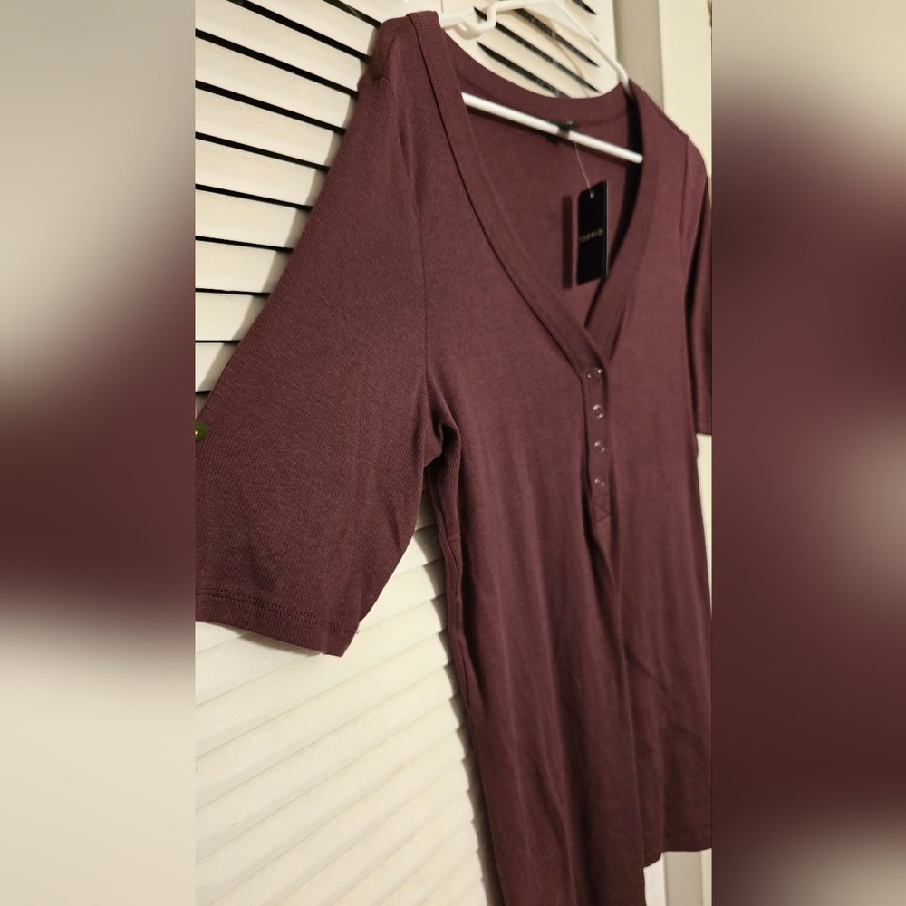 Torrid Plum V-Neck Buttoned Top - Picture 6 of 9